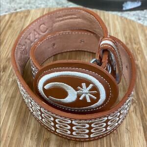 Yac women’s size 24 leather and silk horse embroidered belt